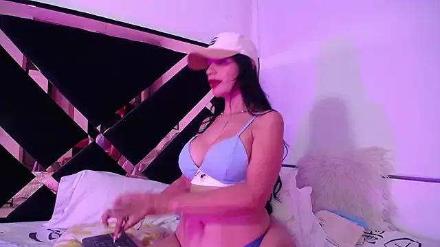 EVA45LOVES from StripChat is Freechat