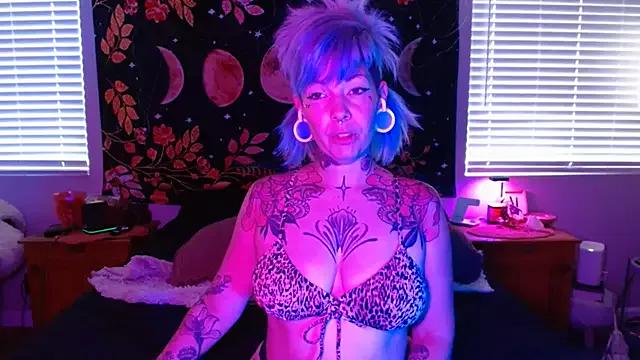Try our girls live displays and explore the company of endless strippers, with beautiful physiques, vibrating toys and more.