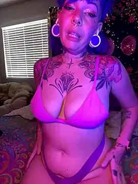 Try our girls live displays and explore the company of endless strippers, with beautiful physiques, vibrating toys and more.
