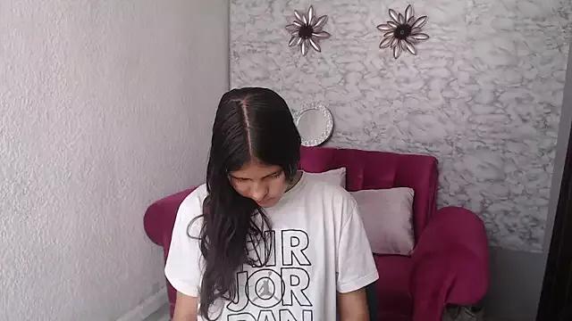 Try our girls live displays and explore the company of endless strippers, with beautiful physiques, vibrating toys and more.