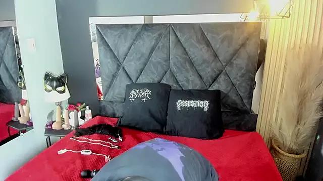 Try our girls live displays and explore the company of endless strippers, with beautiful physiques, vibrating toys and more.