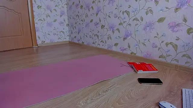 EvelinaDarling from StripChat is Freechat