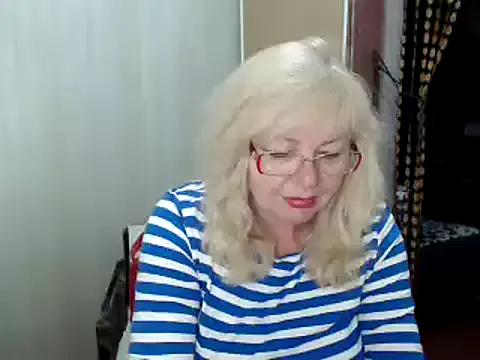 EvelynLoveShy from StripChat is Freechat