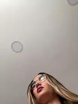 Try our girls live displays and explore the company of endless strippers, with beautiful physiques, vibrating toys and more.