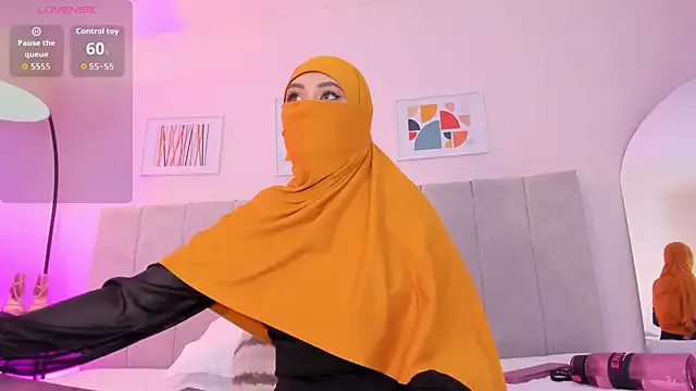 fatiima_ — Ass + oil + bounce + spanks