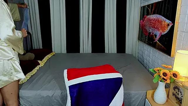 FinestCHLOExxx from StripChat is Freechat