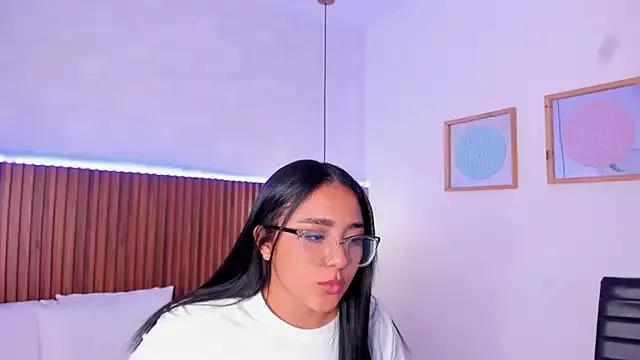 Foxy_Kylie from StripChat is Freechat