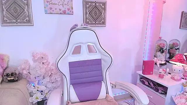 Try our girls live displays and explore the company of endless strippers, with beautiful physiques, vibrating toys and more.