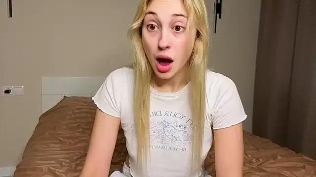 foxy_vivi from StripChat is Freechat