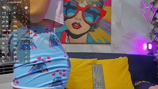 Try our girls live displays and explore the company of endless strippers, with beautiful physiques, vibrating toys and more.