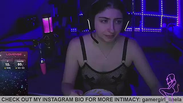 Try our girls live displays and explore the company of endless strippers, with beautiful physiques, vibrating toys and more.