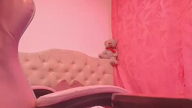 Try our girls live displays and explore the company of endless strippers, with beautiful physiques, vibrating toys and more.