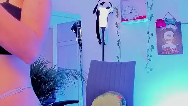 Try our girls live displays and explore the company of endless strippers, with beautiful physiques, vibrating toys and more.