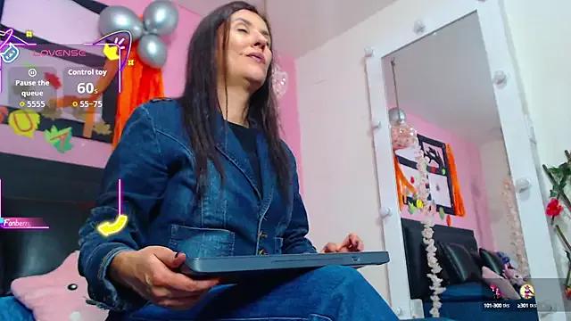 Try our girls live displays and explore the company of endless strippers, with beautiful physiques, vibrating toys and more.