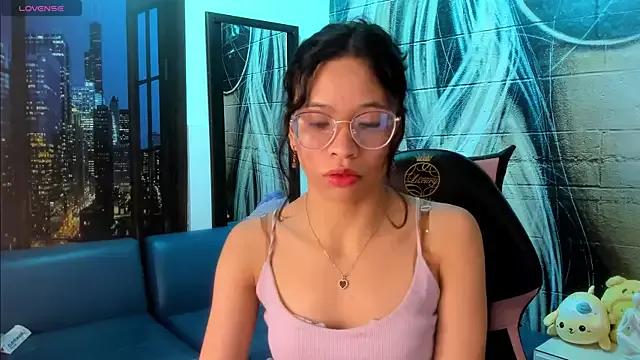 Try our girls live displays and explore the company of endless strippers, with beautiful physiques, vibrating toys and more.