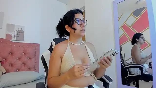 Try our girls live displays and explore the company of endless strippers, with beautiful physiques, vibrating toys and more.