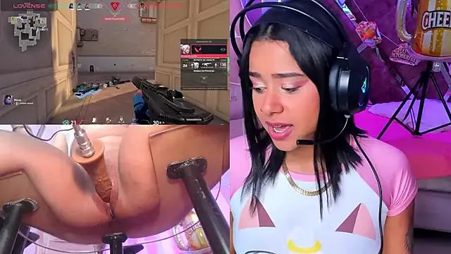 Try our girls live displays and explore the company of endless strippers, with beautiful physiques, vibrating toys and more.