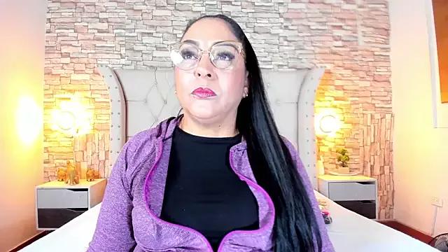 Try our girls live displays and explore the company of endless strippers, with beautiful physiques, vibrating toys and more.