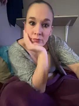 Girlysensuelle from StripChat is Freechat