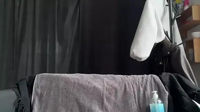 Try our girls live displays and explore the company of endless strippers, with beautiful physiques, vibrating toys and more.