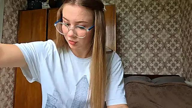 Glossy_Kissa from StripChat is Freechat