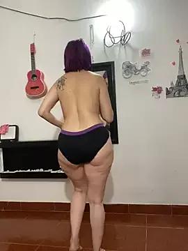 Try our girls live displays and explore the company of endless strippers, with beautiful physiques, vibrating toys and more.