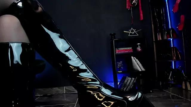 Try our girls live displays and explore the company of endless strippers, with beautiful physiques, vibrating toys and more.