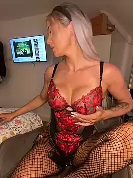 Try our girls live displays and explore the company of endless strippers, with beautiful physiques, vibrating toys and more.