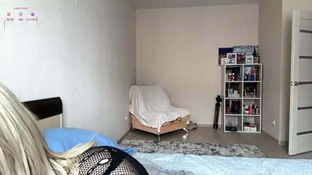 Golden_Vibe from StripChat is Freechat
