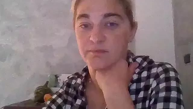 GoldenAngelMilf from StripChat is Freechat