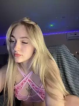Try our girls live displays and explore the company of endless strippers, with beautiful physiques, vibrating toys and more.
