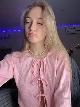 Try our girls live displays and explore the company of endless strippers, with beautiful physiques, vibrating toys and more.