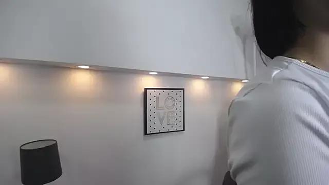 Try our girls live displays and explore the company of endless strippers, with beautiful physiques, vibrating toys and more.