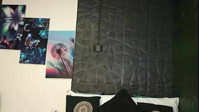 Try our girls live displays and explore the company of endless strippers, with beautiful physiques, vibrating toys and more.