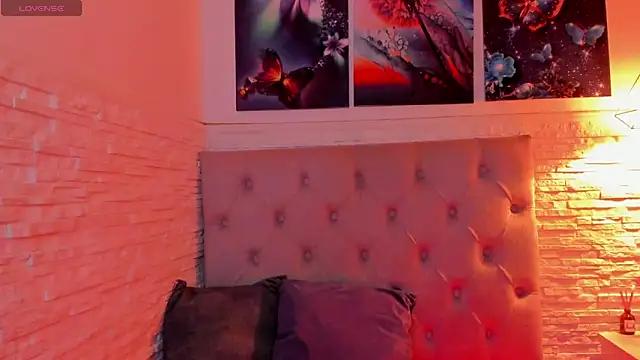 Try our girls live displays and explore the company of endless strippers, with beautiful physiques, vibrating toys and more.