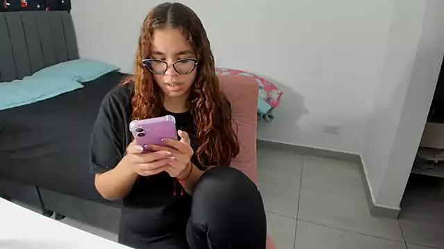 Try our girls live displays and explore the company of endless strippers, with beautiful physiques, vibrating toys and more.