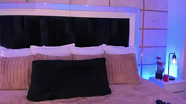 GretaVelvet — Fingering ass and domi in clit