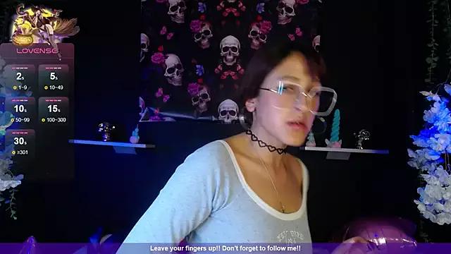 Try our girls live displays and explore the company of endless strippers, with beautiful physiques, vibrating toys and more.