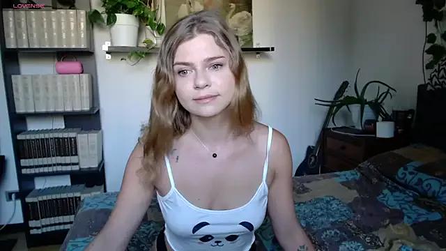 HaleyReedme from StripChat is Freechat