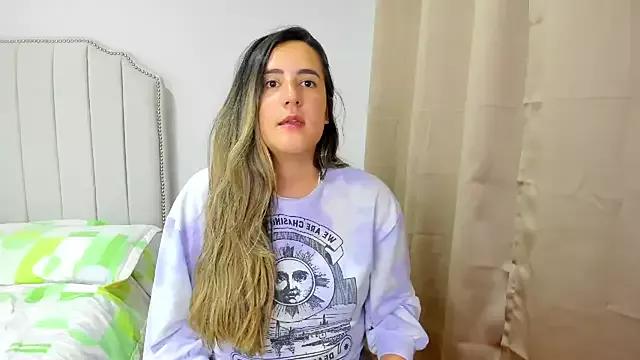 Try our girls live displays and explore the company of endless strippers, with beautiful physiques, vibrating toys and more.