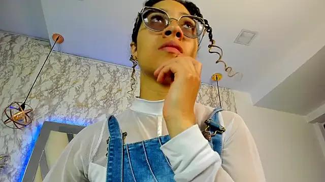 Try our girls live displays and explore the company of endless strippers, with beautiful physiques, vibrating toys and more.