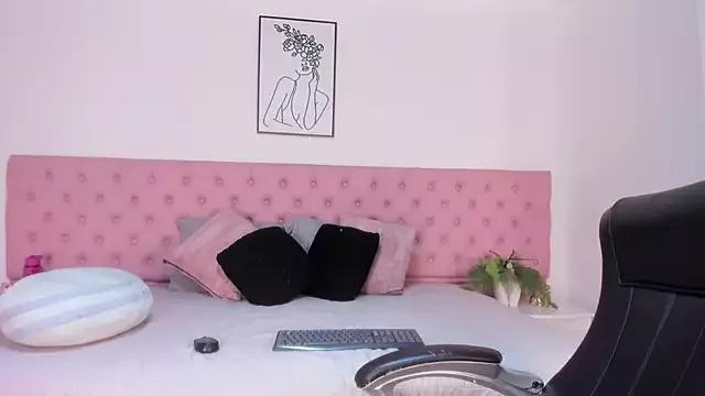 Try our girls live displays and explore the company of endless strippers, with beautiful physiques, vibrating toys and more.