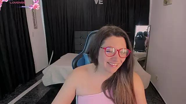 Try our girls live displays and explore the company of endless strippers, with beautiful physiques, vibrating toys and more.