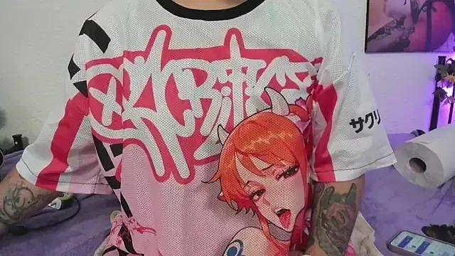 Try our girls live displays and explore the company of endless strippers, with beautiful physiques, vibrating toys and more.