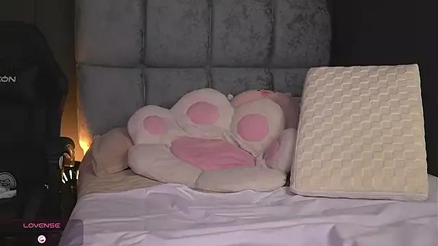 Try our girls live displays and explore the company of endless strippers, with beautiful physiques, vibrating toys and more.