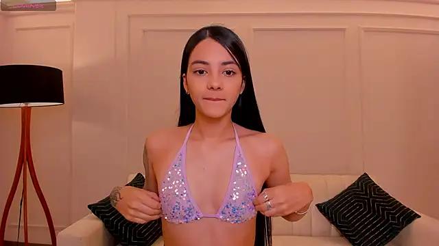 Try our girls live displays and explore the company of endless strippers, with beautiful physiques, vibrating toys and more.