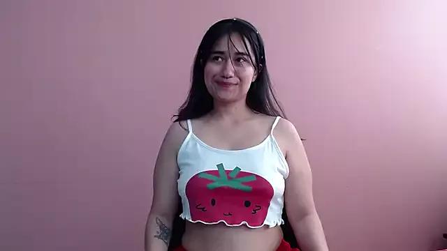 HannaLewiis from StripChat is Freechat