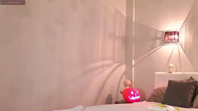 Try our girls live displays and explore the company of endless strippers, with beautiful physiques, vibrating toys and more.