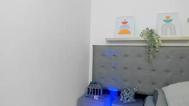 Try our girls live displays and explore the company of endless strippers, with beautiful physiques, vibrating toys and more.