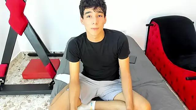 Harry_LatinBoy from StripChat is Freechat